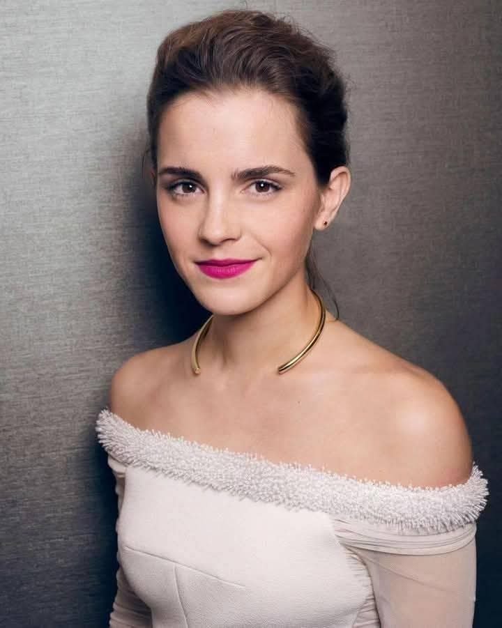 D3hzDg37 Emma Watson 08.jpg